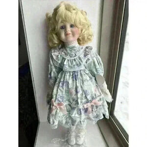 Princess House Collectible Doll " LAUREN ". Porcelain. New‎ in Box Certificate
